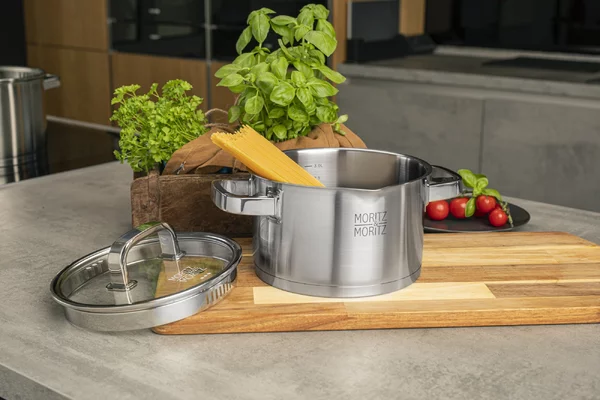 3297_ Kochtopf_mit_Deckel_20_cm_Bild5_Oo_V2